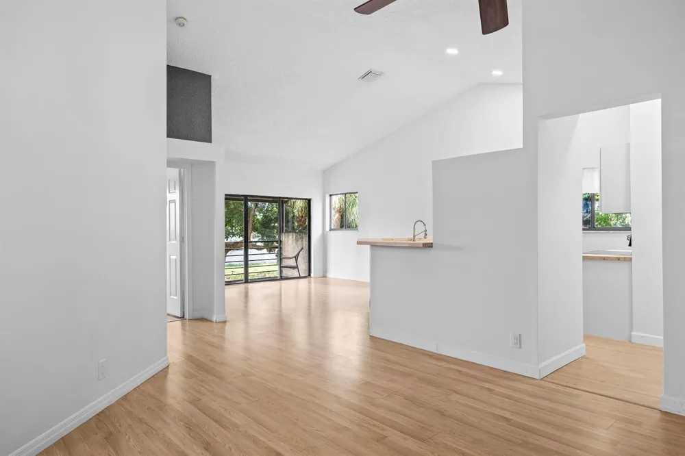15 Via De Casas Sur #204 Boynton Beach, FL 33426