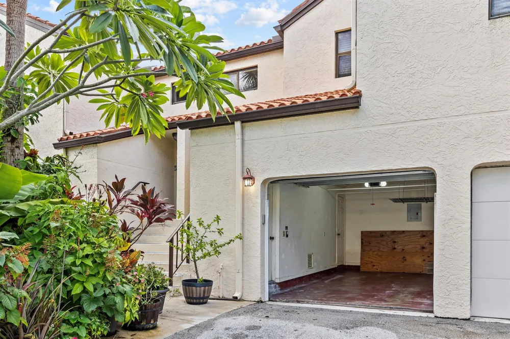 15 Via De Casas Sur #204 Boynton Beach, FL 33426