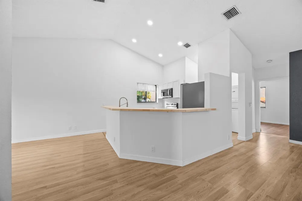 15 Via De Casas Sur #204 Boynton Beach, FL 33426