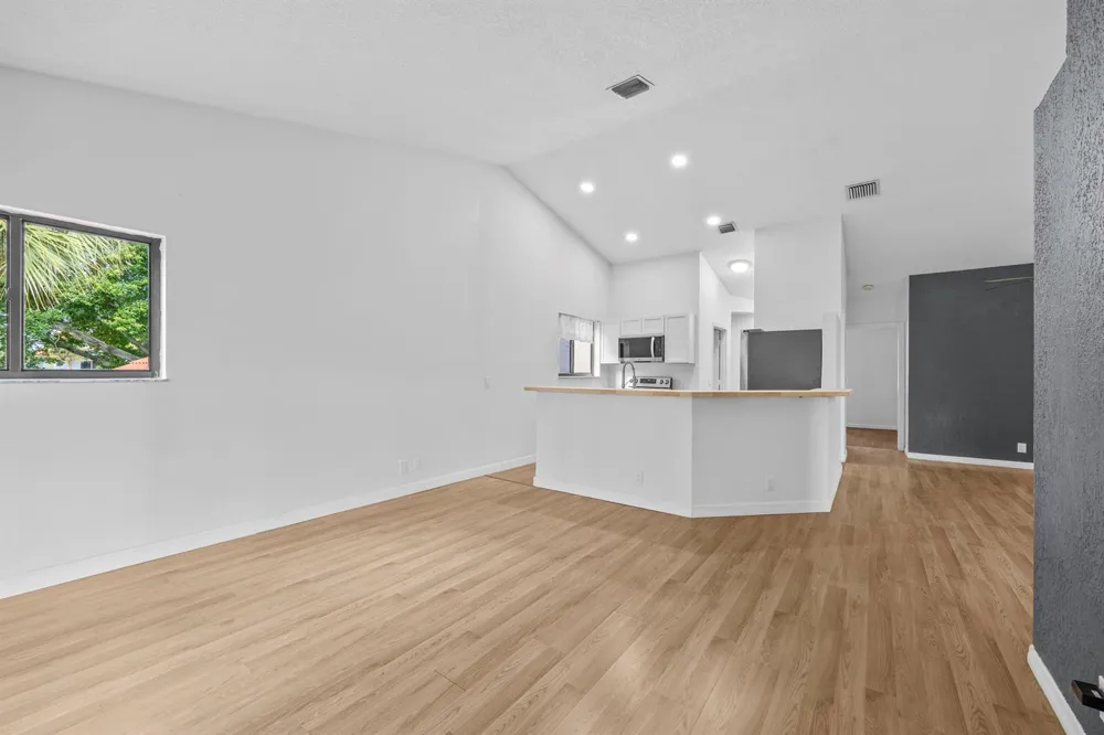 15 Via De Casas Sur #204 Boynton Beach, FL 33426