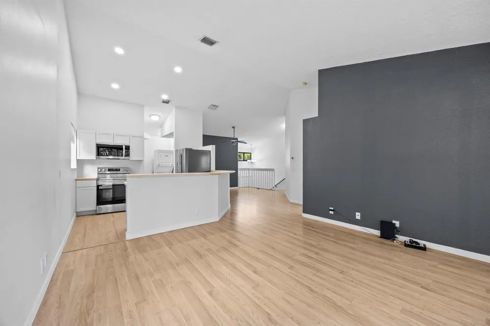15 Via De Casas Sur #204 Boynton Beach, FL 33426