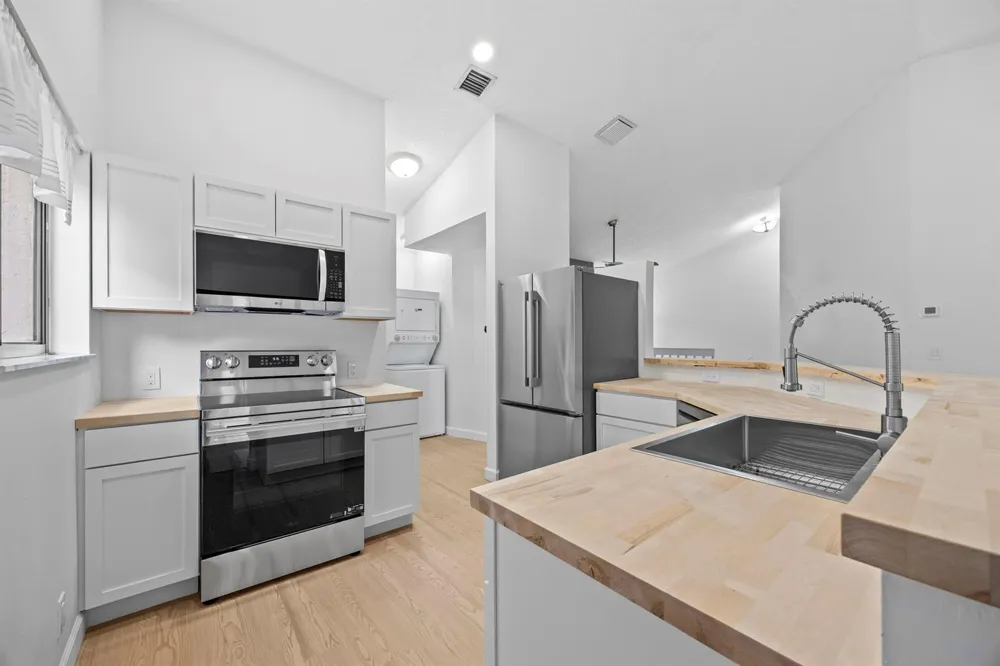 15 Via De Casas Sur #204 Boynton Beach, FL 33426