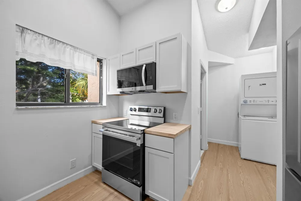 15 Via De Casas Sur #204 Boynton Beach, FL 33426