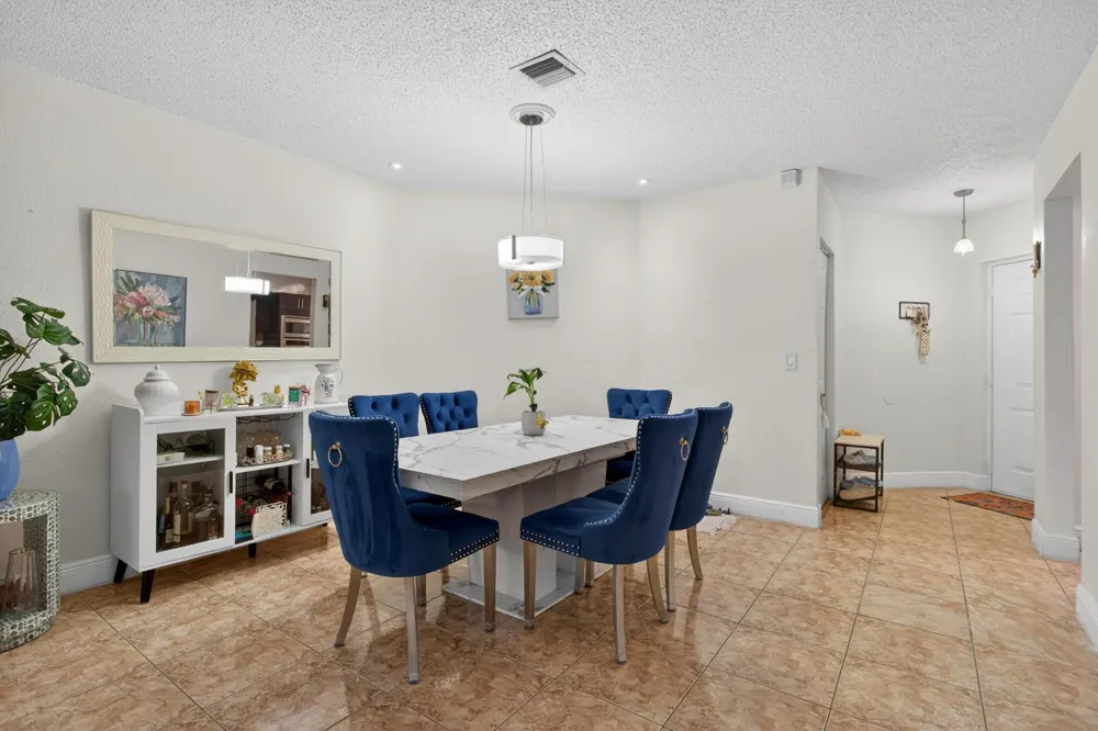 4151 CORAL TREE CIRCLE #251 Coconut Creek, FL 33073