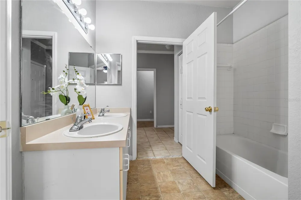 3615 CONROY ROAD #614 Orlando, FL 32839
