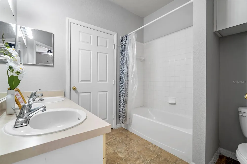 3615 CONROY ROAD #614 Orlando, FL 32839
