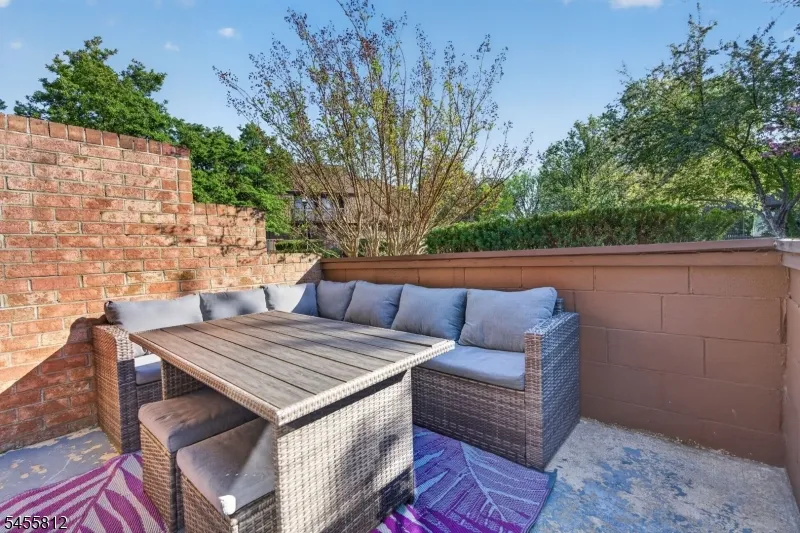 66 Kingsberry Dr Franklin, NJ 08873
