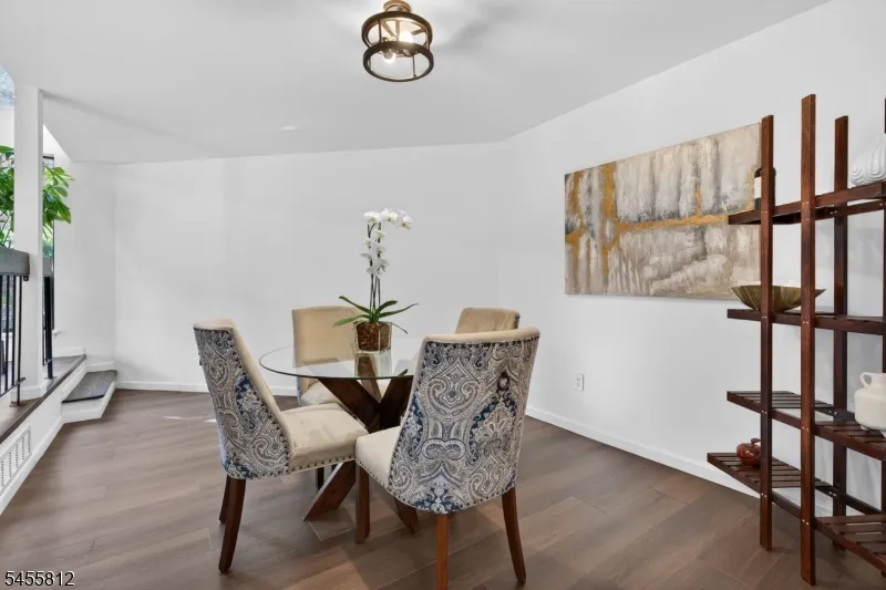 66 Kingsberry Dr Franklin, NJ 08873