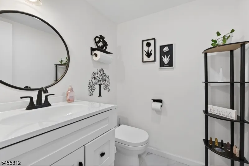 66 Kingsberry Dr Franklin, NJ 08873