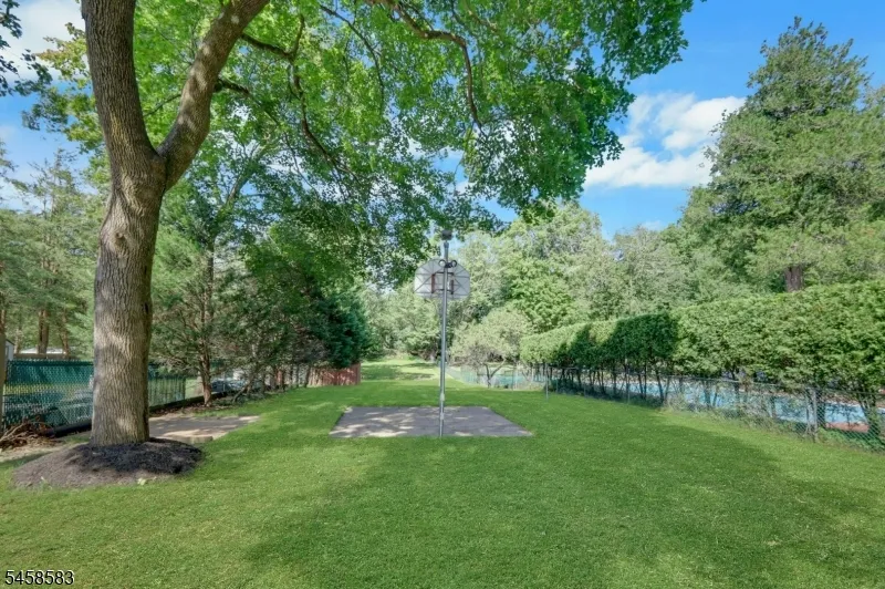 405 Terhune Ave Paramus, NJ 07652