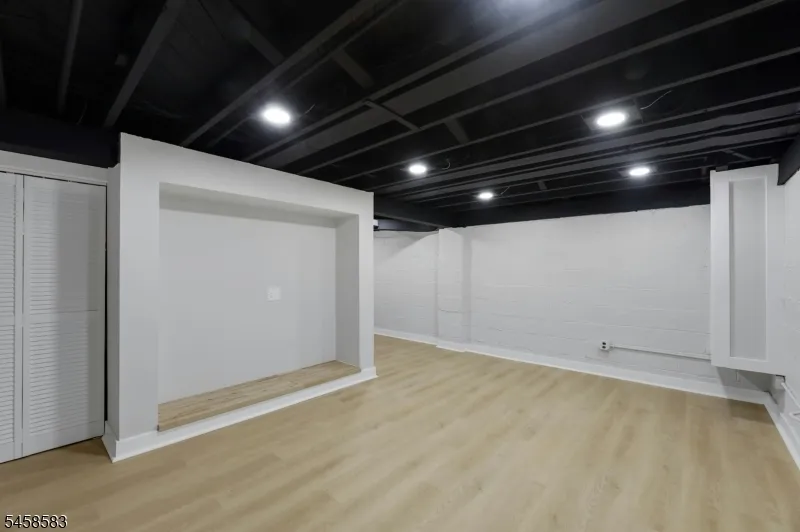 405 Terhune Ave Paramus, NJ 07652