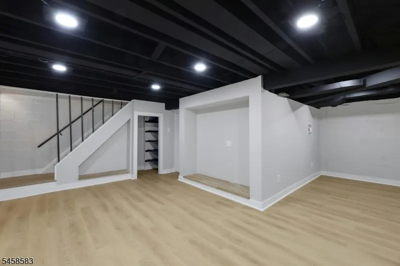 405 Terhune Ave Paramus, NJ 07652