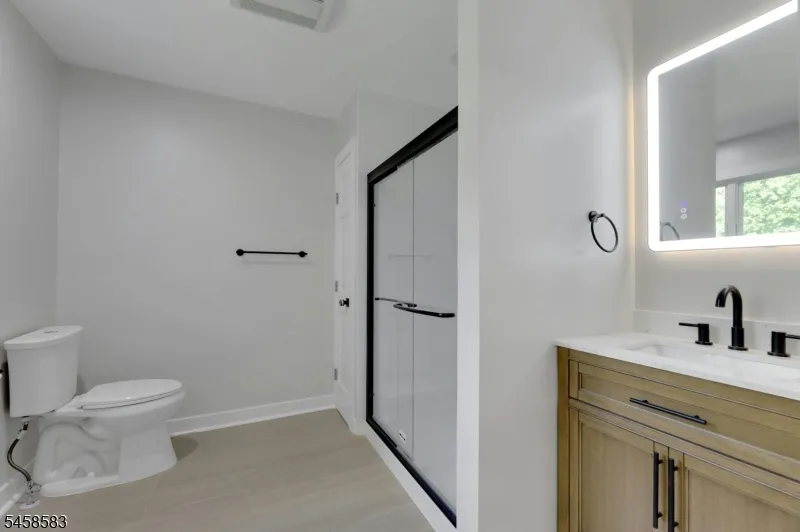 405 Terhune Ave Paramus, NJ 07652