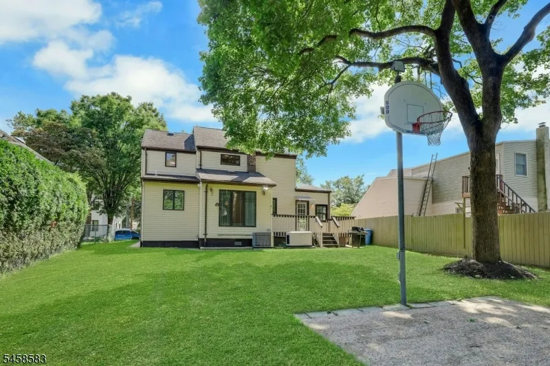 405 Terhune Ave Paramus, NJ 07652