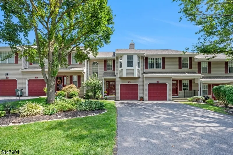 18 Pinehurst Dr Washington, NJ 07882