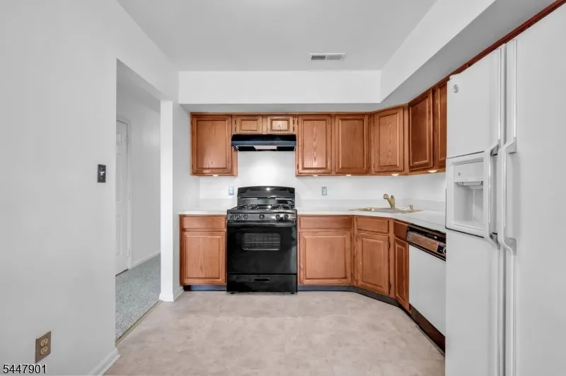 18 Pinehurst Dr Washington, NJ 07882