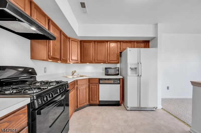 18 Pinehurst Dr Washington, NJ 07882