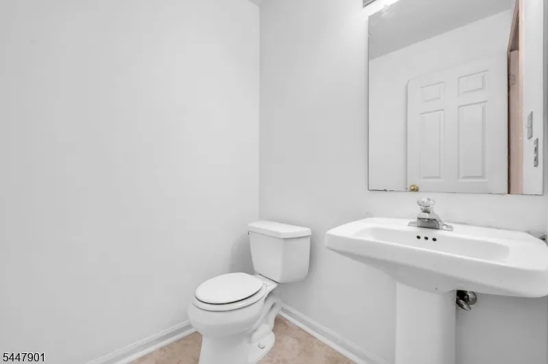 18 Pinehurst Dr Washington, NJ 07882