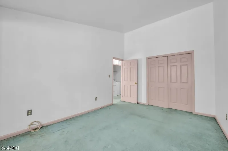 18 Pinehurst Dr Washington, NJ 07882