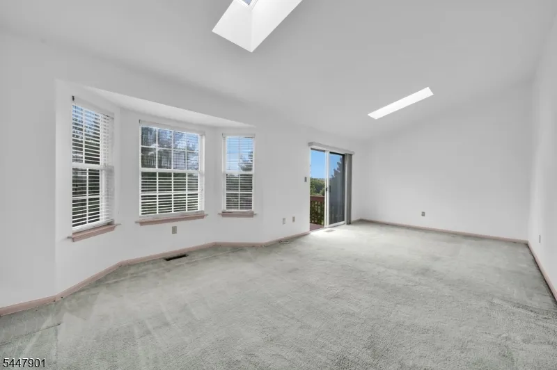 18 Pinehurst Dr Washington, NJ 07882