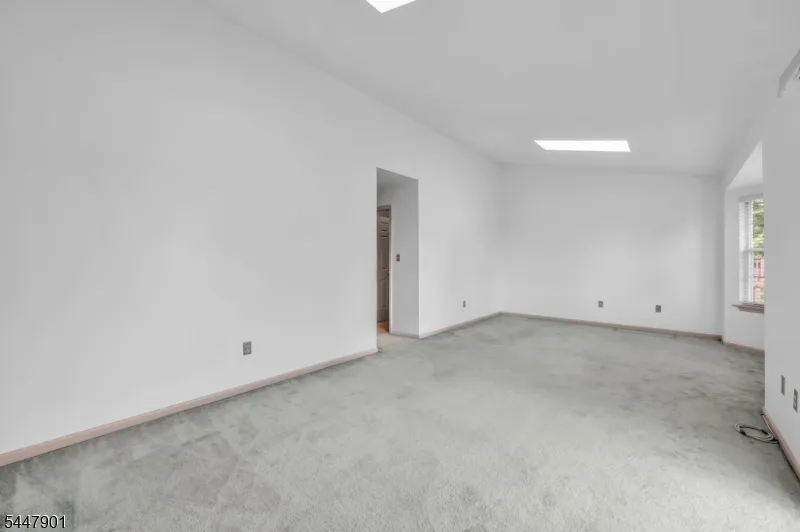 18 Pinehurst Dr Washington, NJ 07882