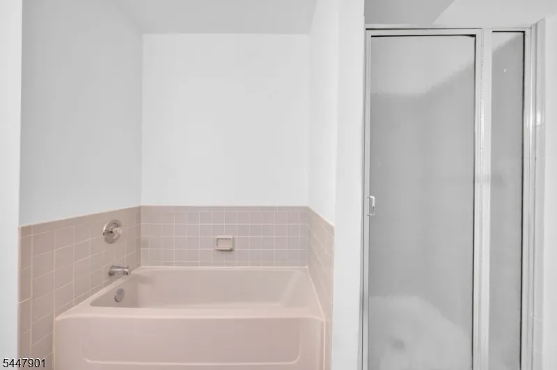 18 Pinehurst Dr Washington, NJ 07882