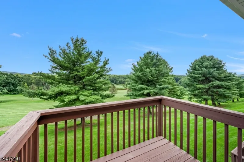 18 Pinehurst Dr Washington, NJ 07882