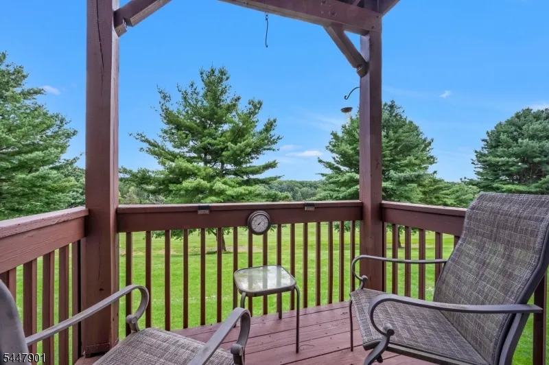 18 Pinehurst Dr Washington, NJ 07882