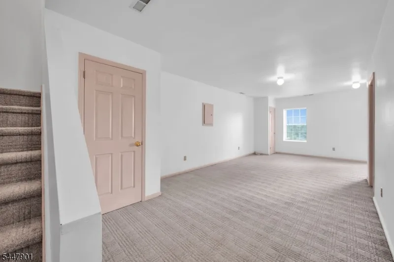 18 Pinehurst Dr Washington, NJ 07882