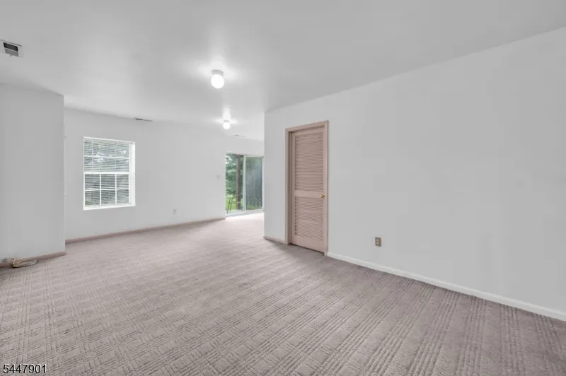 18 Pinehurst Dr Washington, NJ 07882