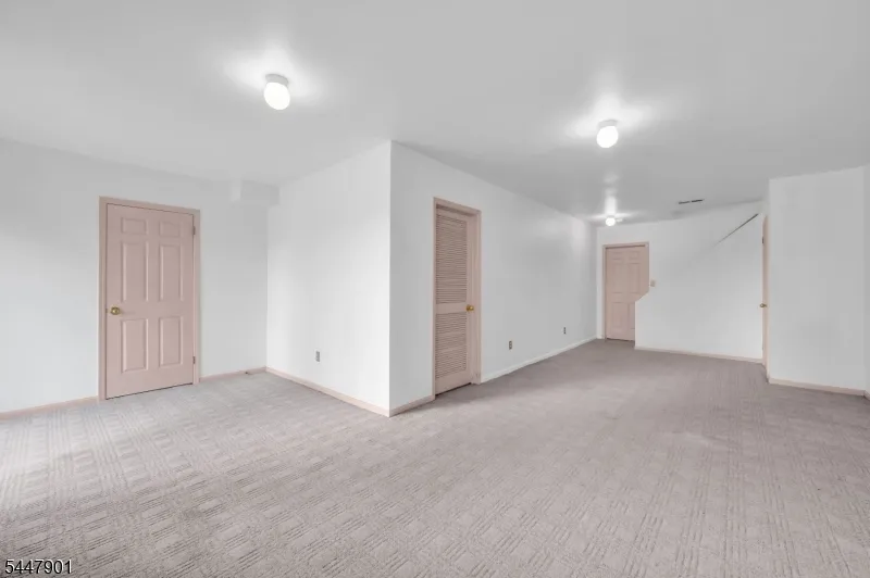 18 Pinehurst Dr Washington, NJ 07882