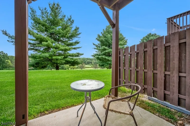18 Pinehurst Dr Washington, NJ 07882