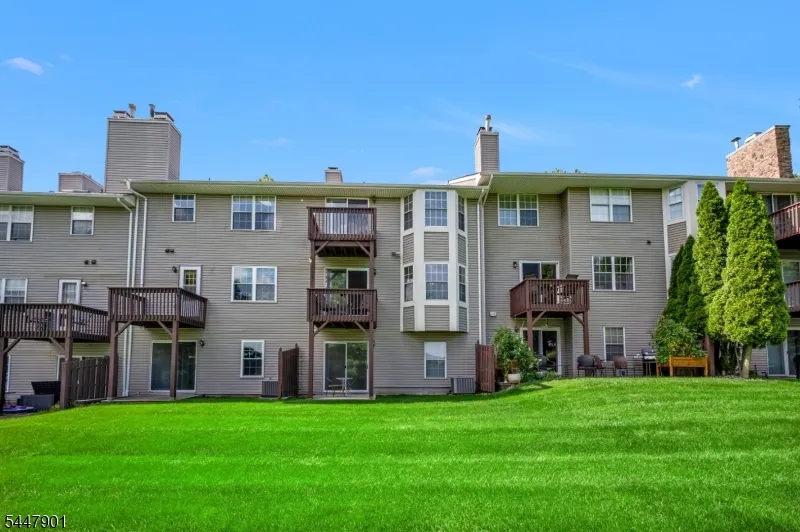 18 Pinehurst Dr Washington, NJ 07882
