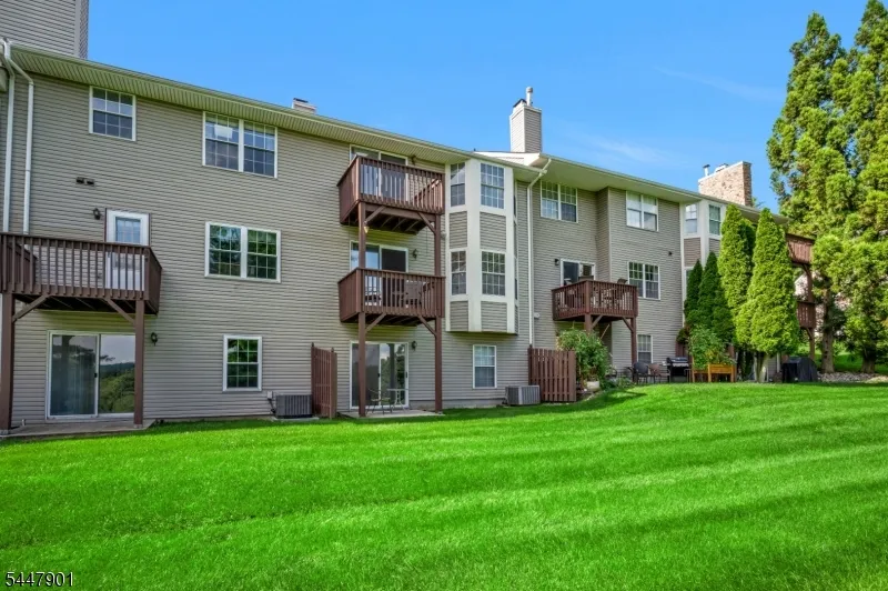 18 Pinehurst Dr Washington, NJ 07882