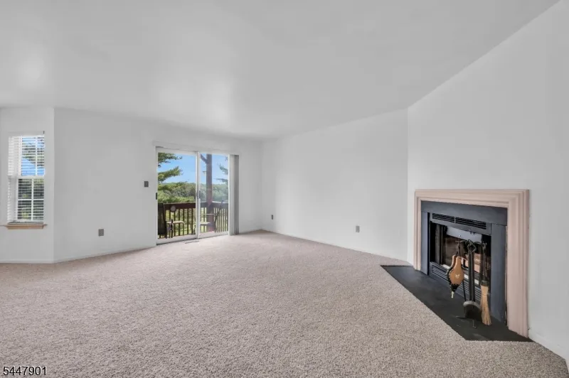 18 Pinehurst Dr Washington, NJ 07882