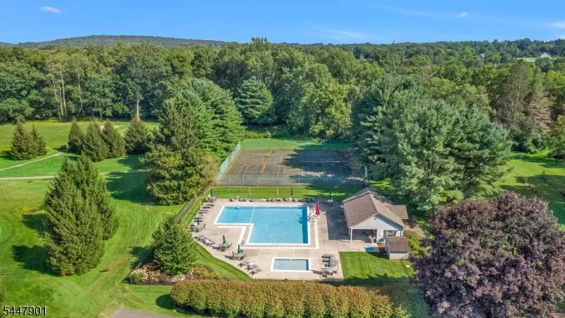 18 Pinehurst Dr Washington, NJ 07882