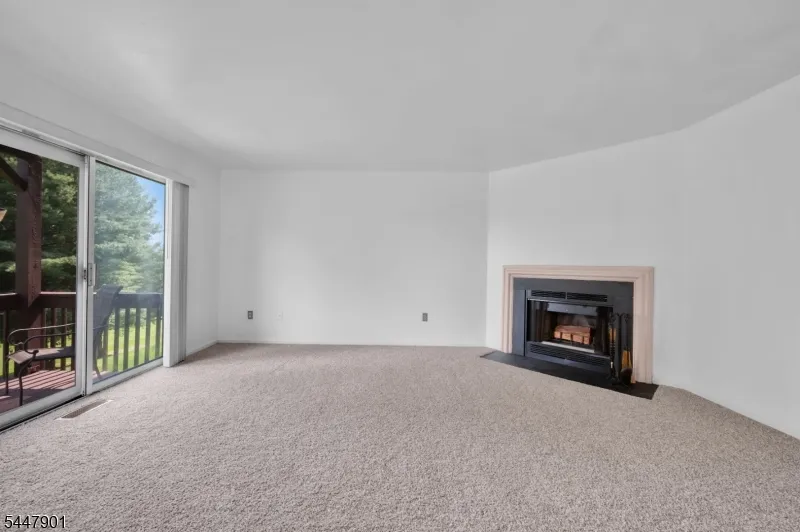18 Pinehurst Dr Washington, NJ 07882