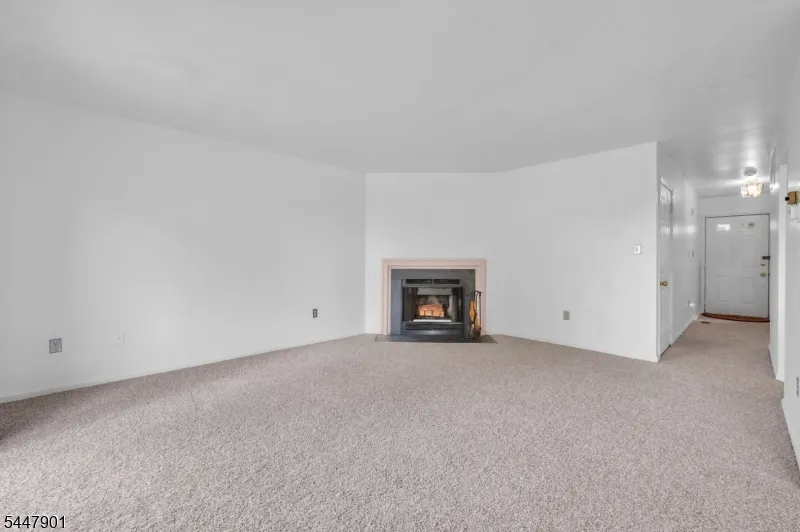 18 Pinehurst Dr Washington, NJ 07882