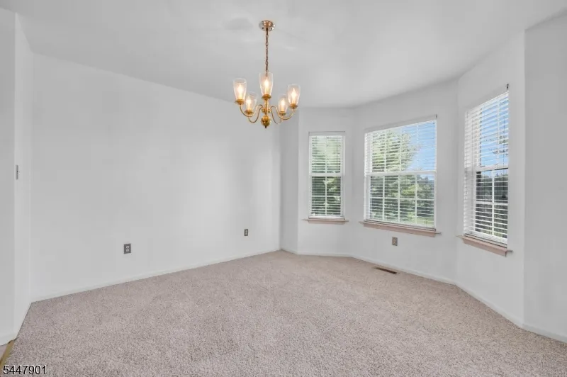 18 Pinehurst Dr Washington, NJ 07882
