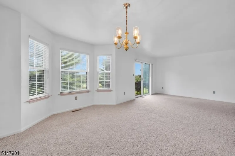 18 Pinehurst Dr Washington, NJ 07882