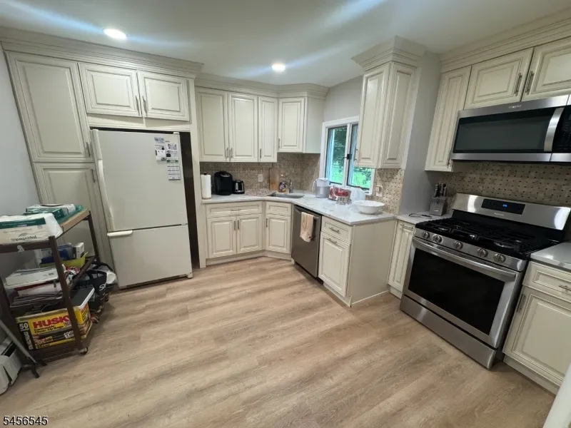 214 Boyle Ave Totowa, NJ 07512