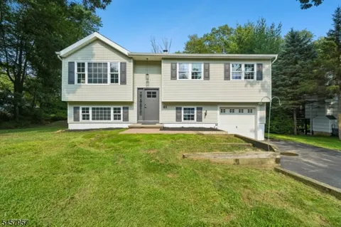 41 Paula Dr