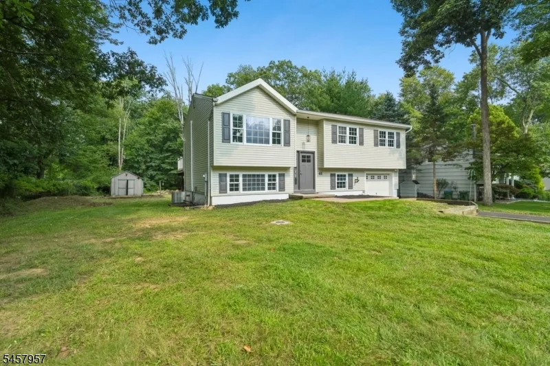 41 Paula Dr Washington, NJ 07853