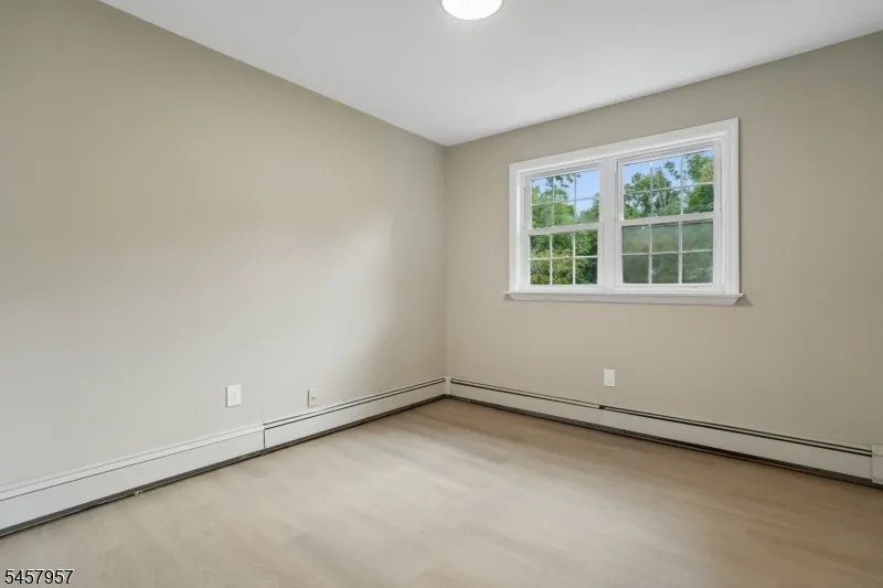 41 Paula Dr Washington, NJ 07853