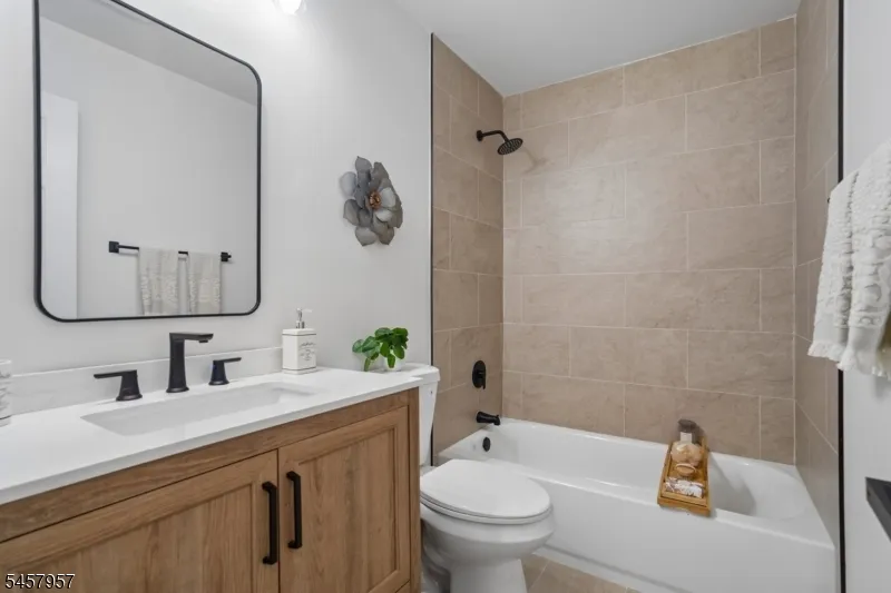 41 Paula Dr Washington, NJ 07853