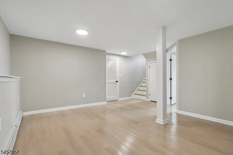 41 Paula Dr Washington, NJ 07853