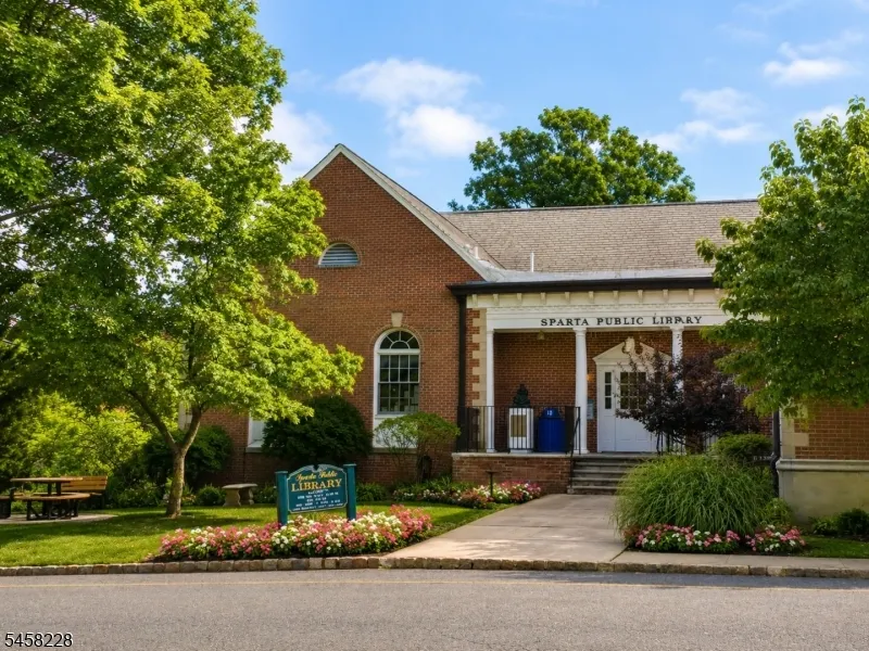126 Wagon Wheel Rd Sparta, NJ 07871