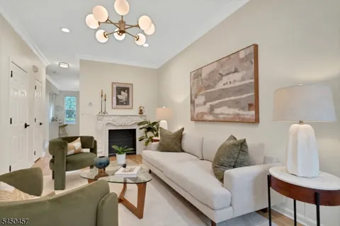 132 Stratford Dr
