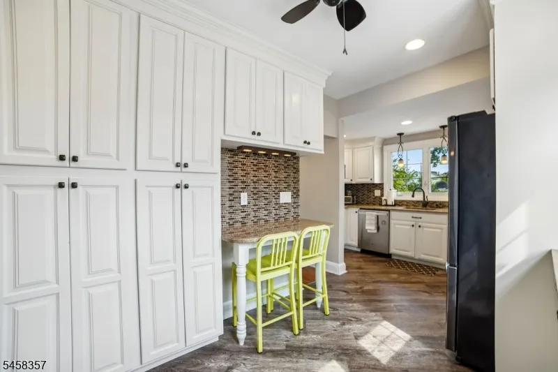 439 Lake Ave Lyndhurst, NJ 07071