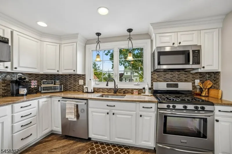 439 Lake Ave Lyndhurst, NJ 07071